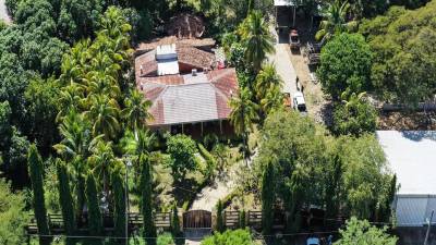 El Ministerio Público aseguró en las últimas horas 45 bienes de origen ilícito, relacionados con el grupo criminal Los Castillos. De estos bienes, 18 son inmuebles, 15 sociedades mercantiles, 12 vehículos y el congelamiento de cuentas bancarias.