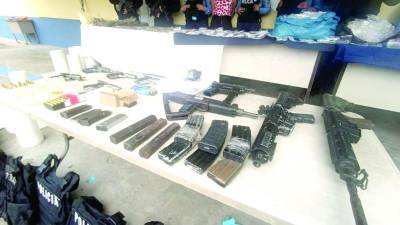 <b>Presentación de la mujer capturada y el decomiso.</b>