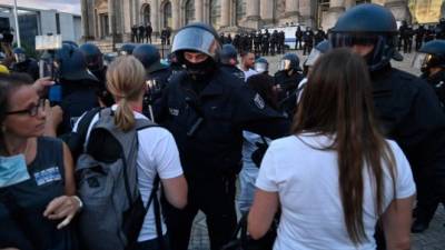 Las autoridades citaron razones de salud pública para dispersar la manifestación.