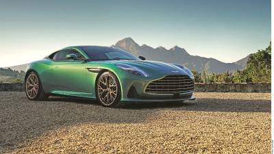El modelo DB12 fusiona los conceptos de elegancia y deportividad, considerado por la marca inglesa como el primer Superturismo del mundo, ya que brinda una nueva experiencia de manejo detrás del volante.