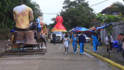 El Festival, una tradición de 24 años, cuenta este año con 14 chimeneas, la más alta de 9 metros.