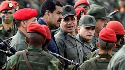 El presidente de Venezuela, Nicolás Maduro, rodeado de militares durante una actividad de la Fuerza Armada Nacional Bolivariana (FANB).