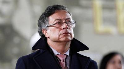 El presidente de Colombia, Gustavo Petro, asiste a una ceremonia de ascensos militares en Bogotá (Colombia).