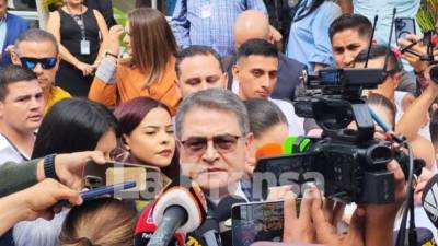 Un juez de letras con competencia en criminalidad organizada, medio ambiente y corrupción resolvió imponer medidas cautelares distintas a la prisión preventiva al expresidente Juan Orlando Hernández Alvarado, tras la audiencia de declaración de imputado.