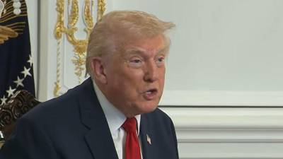 Captura de video tomado de una transmisión de la Casa Blanca del presidente de Estados Unidos, Donald Trump, durante una declaración este jueves, desde Palm Beach.