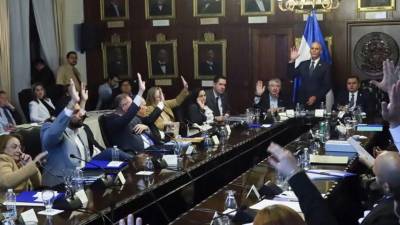 El Gobierno del presidente Nasry Asfura anunció este viernes cambios en la titularidad de tres instituciones públicas, como parte de las evaluaciones de gestión y de las medidas orientadas a fortalecer el cumplimiento de las prioridades gubernamentales.