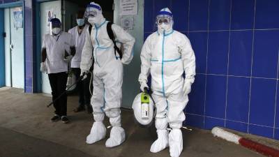 La declaración de emergencia internacional por parte de la Organización Mundial de la Salud (OMS) ante el nuevo brote de ébola en el este de la República Democrática del Congo (RDC), que ya deja 88 muertos, llevó a los países africanos a reforzar controles sanitarios y cerrar fronteras, como en el caso de Ruanda este domingo.