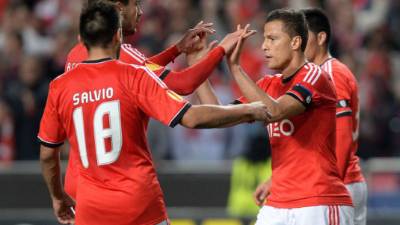 Rodrigo José Lima es felicitado por sus compañeros tras el gol ante Tottenham.