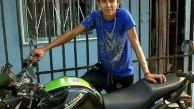 Foto en vida de Sergio Mendoza López, de 28 años, quien se encontraba junto a dos amigos al momento en que lo impactó un rayo.