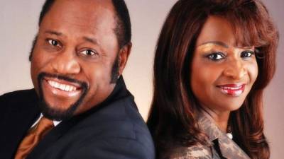 La comunidad evangélica está de luto por la muerte del pastor Munroe y su familia en un accidente aéreo en las Bahamas.