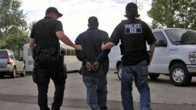 Durante el fin de semana, el Servicio de Inmigración y Control de Aduanas (ICE) de Estados Unidos informó sobre la detención y deportación de varios extranjeros condenados por distintos delitos, entre ellos agresiones sexuales, narcotráfico y violencia. En la lista figuran ciudadanos de Honduras, México, Guatemala, Micronesia y Colombia.