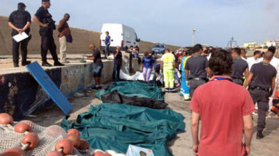 Decenas de cuerpos han sido sacados del mar, la alcaldía de Lampedusa les dará una digna sepultura.