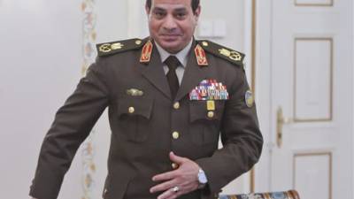 El nuevo Gobierno interino egipcio asumió hoy los cargos de todos sus integrantes, entre los que vuelve a figurar el mariscal y jefe de las Fuerzas Armadas, Abdelfatah al Sisi. EFE/Archivo