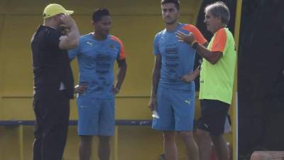 Mario Zanabria aprovechó para conversar algunos minutos con Ramón Núñez y Luciano Ursino.