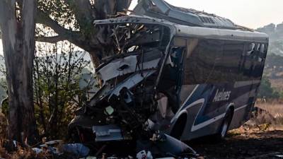 Un trágico accidente de autobús registrado la mañana de este miércoles 22 de abril de 2026 en el municipio de Amealco, Querétaro, México, dejó un saldo preliminar de al menos nueve personas fallecidas y decenas de heridos, según reportes de autoridades y medios locales.