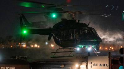 Fotografía que muestra el helicóptero dónde es trasladado el presidente de Venezuela, Nicolás Maduro, este sábado en el helipuerto Westside en Nueva York (Estados Unidos).