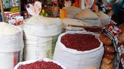 Buscan combatir la especulación decembrina en mercados.