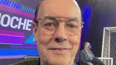 El reconocido comentarista y narrador uruguayo Julio César Núñez falleció a los 71 años tras complicaciones de salud derivadas de un derrame cerebral que sufrió semanas atrás, según confirmaron este domingo fuentes cercanas.