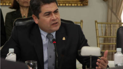 El presidente de Honduras, Juan Orlando Hernández, confirma el bloqueo de telefonía celular en los centros penales.