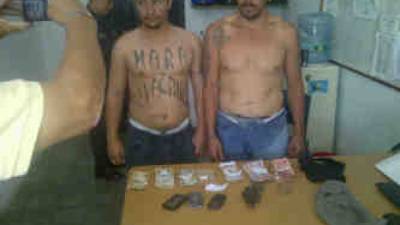 Los dos mareros de la MS detenidos por la Policía de Puerto Cortés.