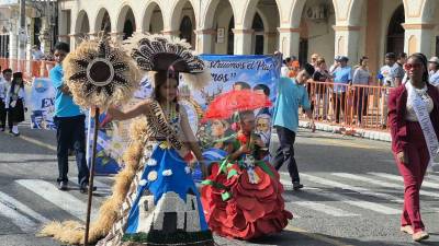 La avenida San Isidro de esta ciudad se viste de fiesta cívica este lunes 14 de septiembre con el inicio de los desfiles de educación primaria, en el marco de la conmemoración de los 205 años de Independencia Patria.
