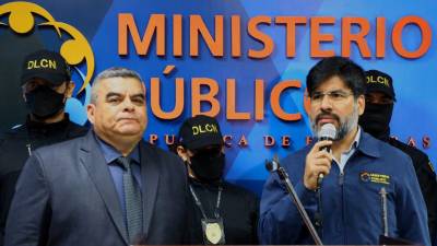 El fiscal general del Ministerio Público, Johel Antonio Zelaya, juramentó este miércoles al general en condición de retiro Ramiro Fernando Muñoz Bonilla como nuevo director de la Dirección de Lucha Contra el Narcotráfico (DLCN).