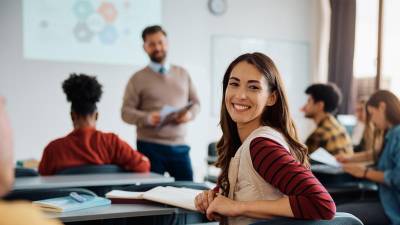 Docentes con grado de doctorados y maestrías respaldan la calidad educativa de UTH.