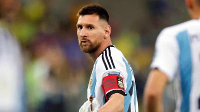 <b>Paulo Silas</b>, exdelantero brasileño se pronunció acerca de Lionel Messi y analizó el nivel de Argentina.