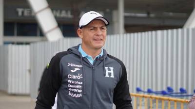 Chelito Martínez en su llegada al país tras disputar sus primeros con la Selección de Honduras.