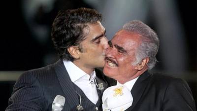 Alejandro Fernández y su padre Vicente Fernández.