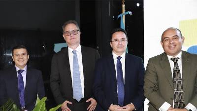 Ejecutivos de Cemento Ultracem: Pablo Ortega, Julián Vásquez, Cesar Agurcia junto a un importante aliado, Cesar Bran presidente de la CHICO.