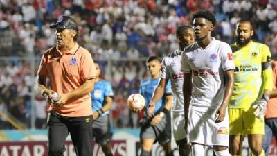 Pedro Troglio durante el partido entre el Olimpia y el CAI.