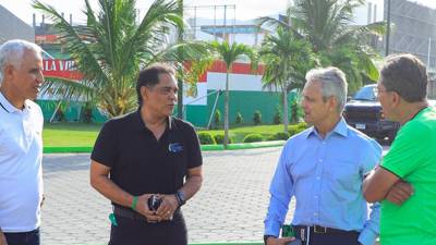 Reinaldo Rueda y Alexis Mendoza fueron recibidos por Rolin Peña y Salomón Názar en el Complejo Deportivo del Marathón.