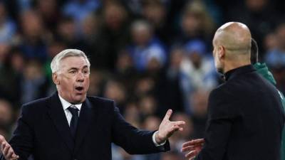 Ancelotti con Pep Guardiola durante el Manchester City vs Real Madrid.
