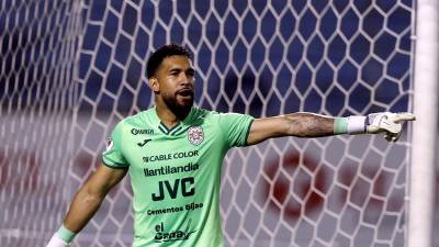 El portero panameño César Samudio brilló en la portería del Marathón, que busca ficharlo de manera definitiva.