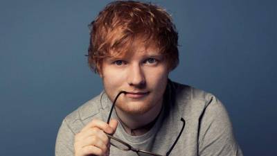 Edward Christopher Sheeran, conocido como Ed Sheeran, es un cantautor y músico británico.