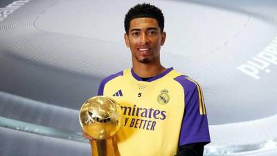 Jude Bellinghan fue elegido como el mejor jugador emergente en los premios Globe Soccer Awards.