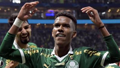 Estevao Willian debutó como titular en la Copa Libertadores y marcó su primer gol para el triunfo del Palmeiras ante Liverpool de Uruguay.