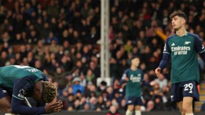 Jugadores del Arsenal lamentando la derrota en el cierre del 2023.