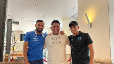 Mundialista hondureño visitó a un seleccionado y le llevó un especial obsequio