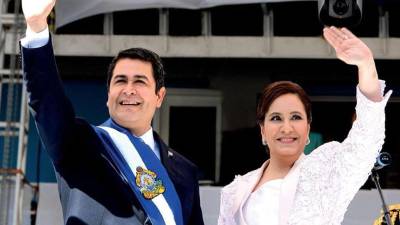 Fotografía de archivo del expresidente Juan Orlando Hernández y su esposa Ana García de Hernández.
