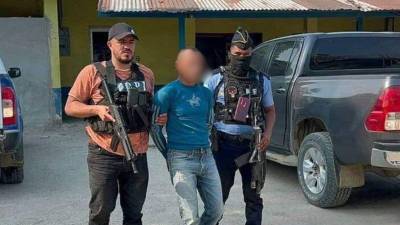 Policía tras la captura del jornalero acusado de violación.