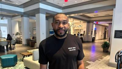 Wilson Palacios llegó al hotel de concentración de la Selección de Honduras en Miami.