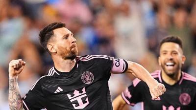 Messi festejó con el puño cerrado su golazo ante Sporting Kansas City.