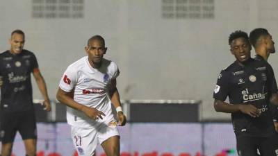 Jerry Bengtson anotó en el 3-1 del Olimpia ante Real España.