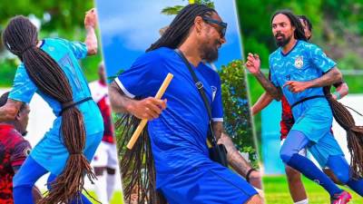 Su nombre es Aedan Scipio y llamó la atención de todos en las eliminatorias de la Concacaf por el exótico look con el que juega los partidos de su selección. ¡Tiene el pelo más largo!