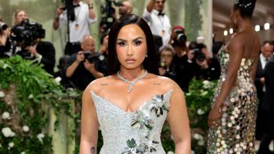 Demi Lovato está ocupada planeando la boda para el próximo año, pero no tendrá hijos a corto plazo.