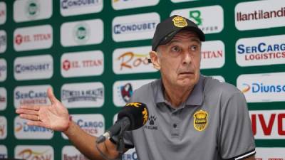 Miguel Falero en conferencia de prensa evitó hablar del arbitraje en el partido ante Marathón.