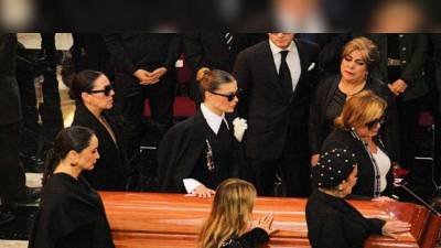 Momento en el que el féretro ingresaba a Bellas Artes.