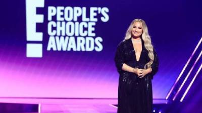 Imagen de la cantante Demi Lovato en los People’s Choice Award’s 2020 Foto cortesía: E! Entertaiment.